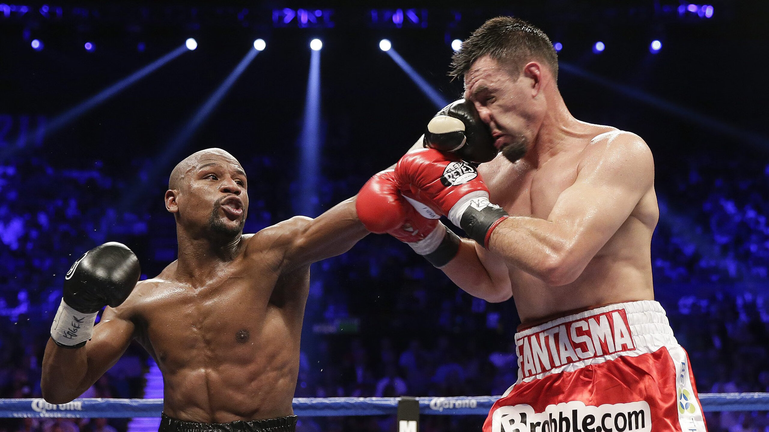 库里重要时刻领先优势明显,公牛带队取胜!观众掌声雷动